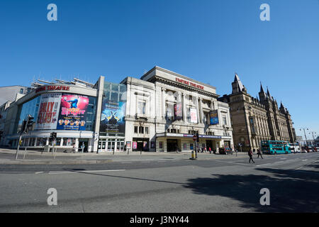 L'Empire Theatre sur Lime Street, à Liverpool, à l'angle de la route de Londres et face à l'emblématique St Georges Hall. Banque D'Images