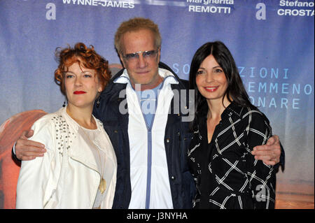 Margherita Remotti, Christopher Lambert et Mara Gualandris participant à la photocall pour "d'autres personnes à Rome, Italie. En vedette : Margherita Remotti, Christopher Lambert, Mara Gualandris Où : Rome, Latium, Italie Quand : 05 Avr 2017 Crédit : IPA/WENN.com **Uniquement disponible pour publication au Royaume-Uni, USA, Allemagne, Autriche, Suisse** Banque D'Images