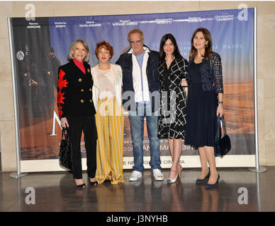 Victoria Zinny, Mara Gualandris, Christopher Lambert, Margherita Remotti et Maria Pia Ruspoli participant à la photocall pour "d'autres personnes à Rome, Italie. Avec : Victoria Zinny, Mara Gualandris, Christopher Lambert, Margherita Remotti, Maria Pia Ruspoli Où : Rome, Latium, Italie Quand : 05 Avr 2017 Crédit : IPA/WENN.com **Uniquement disponible pour publication au Royaume-Uni, USA, Allemagne, Autriche, Suisse** Banque D'Images