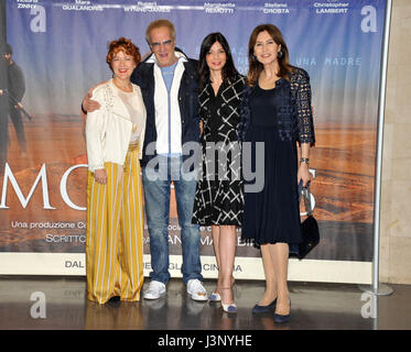 Margherita Remotti, Christopher Lambert, Mara Gualandris et Maria Pia Ruspoli participant à la photocall pour "d'autres personnes à Rome, Italie. En vedette : Margherita Remotti, Christopher Lambert, Mara Gualandris, Maria Pia Ruspoli Où : Rome, Latium, Italie Quand : 05 Avr 2017 Crédit : IPA/WENN.com **Uniquement disponible pour publication au Royaume-Uni, USA, Allemagne, Autriche, Suisse** Banque D'Images