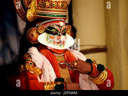 Le Kathakali est une danse traditionnelle du Kerala. Le sud de l'état de l'Inde Banque D'Images