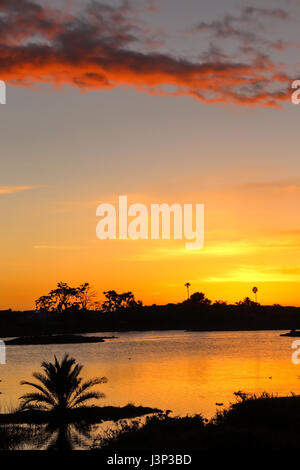 Superbe coucher de soleil sur malibu lagoon state beach, Malibu en Californie Banque D'Images