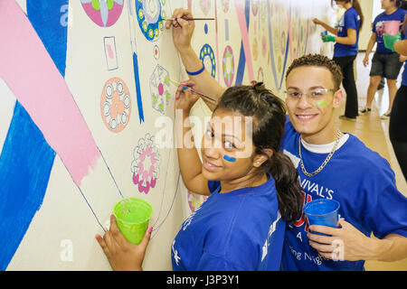 Miami Florida,Overtown,mains sur HANDSON Miami Day,bénévoles bénévoles bénévoles travailleurs du travail,travailler ensemble contribuer à l'aide,aider CIT Banque D'Images