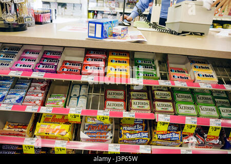 Miami Beach Florida,CVS Pharmacy,dépanneur,chaîne nationale,forfaits,prix,rabais,vente,marques,produit,bonbons mints,souffle,Altoids,gomme,Orbit,ch Banque D'Images