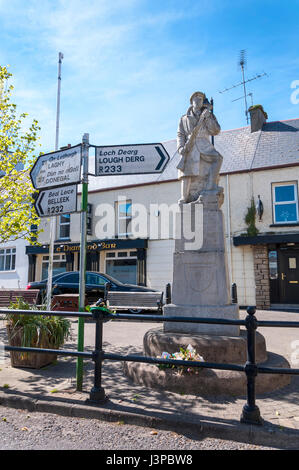 Pettigo est un petit village sur la frontière du comté de Donegal, en République d'Irlande et du comté de Fermanagh, en Irlande du Nord. Elle est traversée par la R Termon Banque D'Images