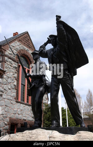 Le monument commémoratif de guerre dans le centre-ville de Bristol, Rhode Island, USA Banque D'Images