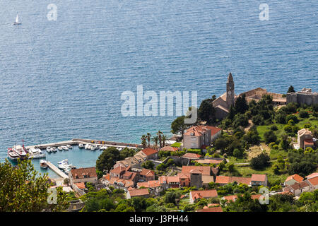 Le monastère franciscain et le port de l'île de Lopud près de Dubrovnik dans la mer Adriatique. Banque D'Images