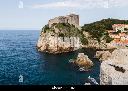 Surnommé le Gibraltar, Dubrovnik Fort Lovrijenac est une forteresse à l'ouest de la vieille ville et est situé à l'extérieur des murs de la ville l'article 121m au-dessus du l Banque D'Images