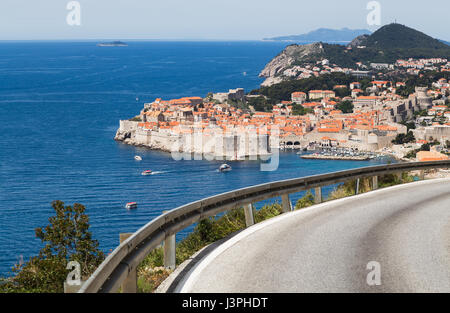 Dubrovnik vu au pied de la région la plus méridionale de la Croatie, en Dalmatie du sud. Banque D'Images