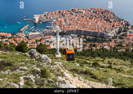 Dubrovnik - facilement l'un des plus belles villes, représenté sur le bord de la mer Adriatique et au pied de la dalmatie région qui longe une grande partie de Banque D'Images