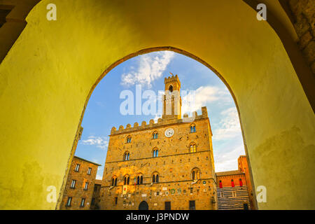 La ville de Volterra, palais médiéval Palazzo dei Priori, l'état historique de Pise, Toscane, Italie Banque D'Images