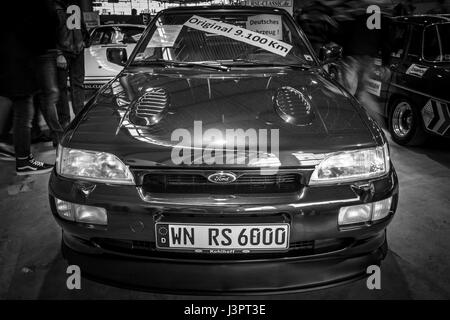 STUTTGART, ALLEMAGNE - Mars 03, 2017 : Rally special car Ford Escort RS Cosworth, 1993. Noir et blanc. Plus grand d'Europe Exposition de voitures classiques 'RETRO' classiques Banque D'Images