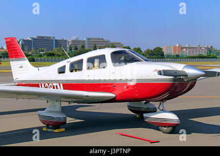 Piper PA-28 Archer Ⅲ au Japon Tokyo Aéroport Chofu Banque D'Images