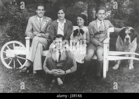 La famille Jan Larisch Monnich fait référence à une famille noble connue pour son implication dans l'aristocratie européenne. Cette lignée comprend des individus ayant un impact significatif dans divers domaines, tels que la politique, la culture et les affaires. Ils font partie de l'aristocratie historique de l'Europe centrale, en particulier en Autriche et en Bohême, reflétant les structures sociales de la noblesse européenne. Banque D'Images