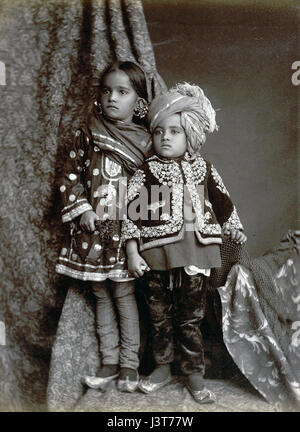 Enfants du Cachemire en churidar 1890 Banque D'Images