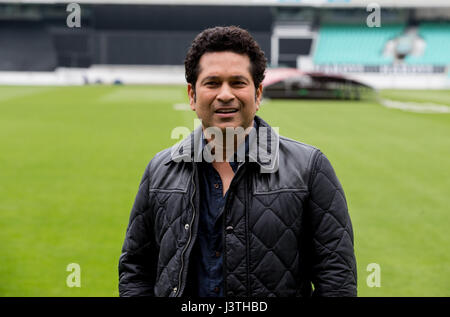 Sachin Tendulkar à l'ovale, Londres pour promouvoir son film, 'un milliard de rêves' Banque D'Images