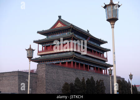 Tir à l'ARC Tour de Zhengyangmen est une porte dans le mur de la ville historique situé au sud de la Place Tiananmen Banque D'Images