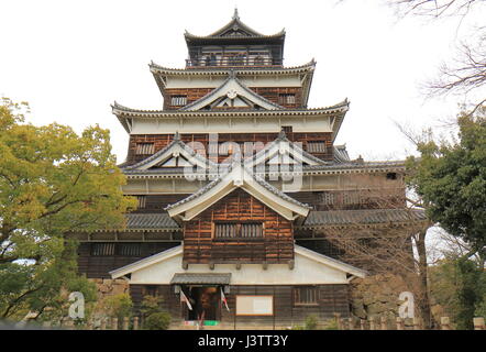 Château d'Hiroshima à Hiroshima au Japon. Le château a été construit dans les 1590s, mais a été détruit par la bombe atomique le 6 août 1945. Banque D'Images