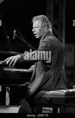 Chick Corea se produisant au Festival de Jazz, Cheltenham Cheltenham, Royaume-Uni. 30 avril 2017 Banque D'Images