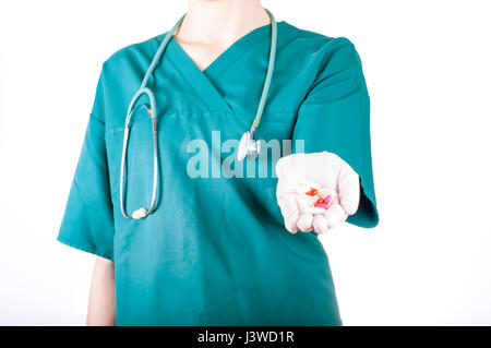 Santé et médecine. Close-up of nurse holding a pills Banque D'Images
