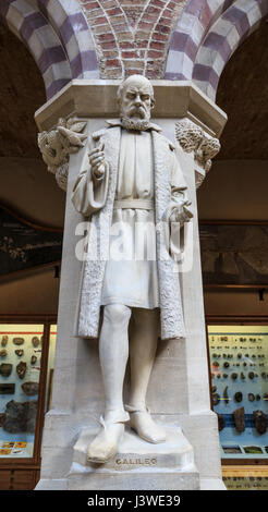 Une statue de Galileo au Musée d'Histoire naturelle d'Oxford, Angleterre Banque D'Images