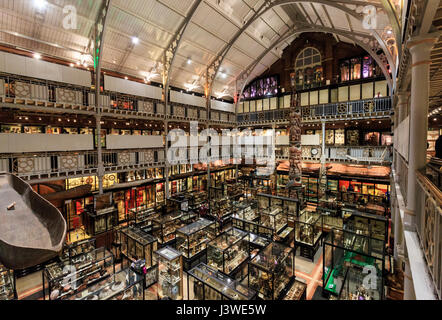 L'intérieur du musée Pitt Rivers, Université d'Oxford, Angleterre Banque D'Images