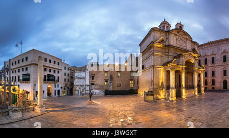 Sainte Catherine de Panorama Italie église et Jean Vallette Piazza le matin, Vallette, Malte Banque D'Images