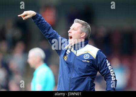 Millwall manager Neil Harris au cours de la Sky Bet demi-finale des séries éliminatoires du championnat, deuxième match aller au parc Glanford, Scunthorpe. Banque D'Images