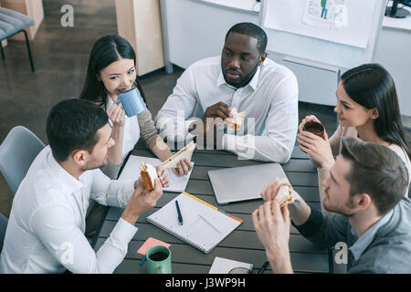 Groupe de personnes de l'équipe business concept pause-repas Banque D'Images