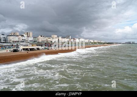 Front de mer de Brighton à l'égard de Kemp Town, East Sussex UK Banque D'Images