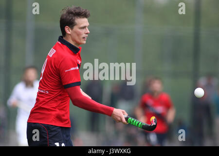 Waterloo, Belgique. 7 mai 2017 hockey play off. mens,Waterloo ducks/dragons felix denayer de dragons en jeu. crédit : leo cavallo/Alamy live news Banque D'Images