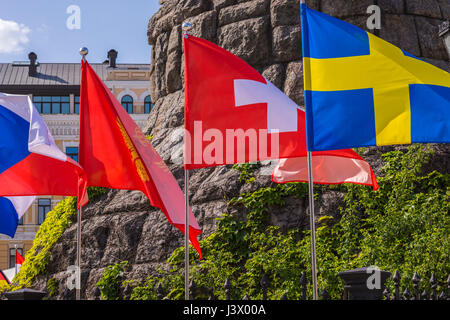 KIEV, UKRAINE - Mai 7, 2017 : drapeaux de pays européens en zone des fans de l'Eurovision à Kiev, Ukraine, 2017 Crédit : Denys Davydenko/Alamy Live News Banque D'Images