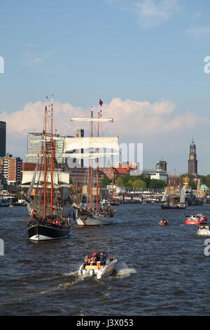 Hambourg, Allemagne. 7 mai, 2017. 828e anniversaire de l'impressions du port de Hambourg 2017, dernier jour, l'Allemagne Crédit : Wibke Woyke/Alamy Live News Banque D'Images