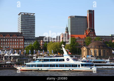 Hambourg, Allemagne. 7 mai, 2017. 828e anniversaire de l'impressions du port de Hambourg 2017, dernier jour, l'Allemagne Crédit : Wibke Woyke/Alamy Live News Banque D'Images