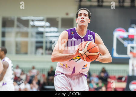 Leicester, Royaume-Uni, 7 mai 2017. La 2e demi-finale du BBL Jambe Leicester Riders vs Lions Londres détenus dans le Leicester Arena, Riders win 72 contre les Lions 55 passer à la finale. Lion's Londres Kai Williams (23) en prenant le premier de ses deux prises de vue. ©pmgimaging/Alamy Live News Banque D'Images