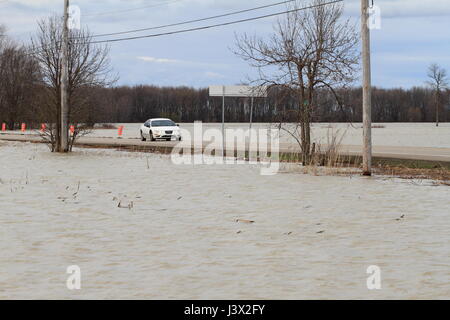 Saint-barthélemy, Québec, Canada. 7 mai, 2017. La municipalité de Saint-barthélemy comme beaucoup d'autres régions du Québec sont touchées par les inondations à la suite de fortes pluies au cours de la semaine dernière : Crédit richard prudhomme/Alamy Live News Banque D'Images