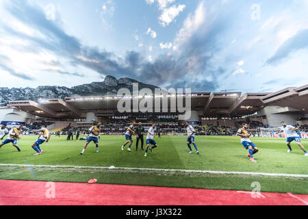 Monaco. 3 mai, 2017. Vue générale, le 3 mai 2017 - Football : les joueurs de la Juventus réchauffer avant la Ligue des Champions, demi-finale 1ère manche match entre l'AS Monaco 0-2 Juventus au Stade Louis II de Monaco. Credit : Maurizio Borsari/AFLO/Alamy Live News Banque D'Images