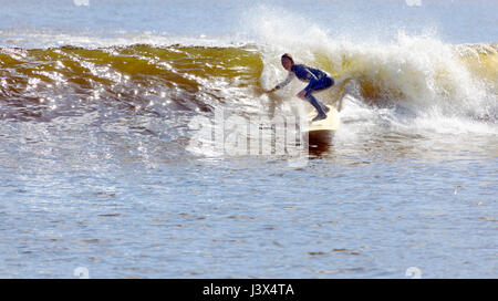 Comté de Conwy, Pays de Galles, Royaume-Uni. 8 mai, 2017. Météo France, soleil sur la côte ouest de la France aujourd'hui, y compris le Nord du Pays de Galles. - Crédit : DGDImages/Alamy Live News Banque D'Images