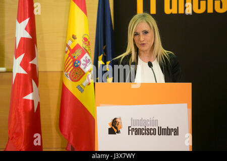 Madrid, Espagne. 8 mai, 2017. Cristina Cifuentes parle au cours de la cérémonie de remise des prix, Francisco Umbral à Madrid, le lundi, 08 mai 2017. Gtres más información : crédit en ligne Comuniación,S.L./Alamy Live News Banque D'Images