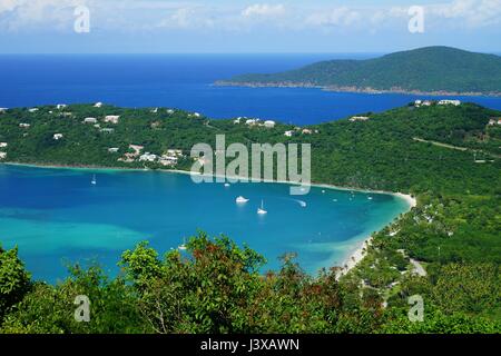 Magens Bay de saint Thomas d'île avec l'île de Tortola (BVI) sur l'arrière-plan. Banque D'Images