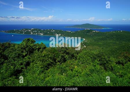 Magens Bay de saint Thomas d'île avec l'île de Tortola (BVI) sur l'arrière-plan. Banque D'Images