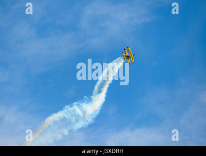 Paul Bennett's Wolf Pitts Pro d'effectuer dans les escadres plus Illawarra 2017 Airshow, Albion Park, NSW, Australie Banque D'Images