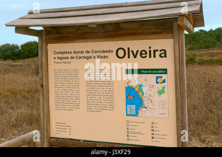 Parc naturel de Dunas de Corrubedo y y Lagunas de Carregal Vixan-informatif, l'affiche de Olveira, Ribeira, province de La Corogne, une région de Galice, Espagne, Euro Banque D'Images