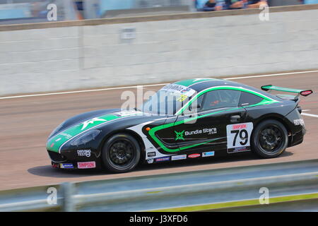 Greg Johnson dans la ginetta junior cup à thruxton race course lors des essais libres, le samedi 6 mai Banque D'Images