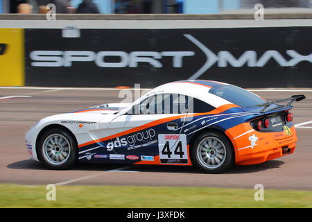 Finley vert dans la ginetta junior cup à thruxton race course lors des essais libres, le samedi 6 mai Banque D'Images