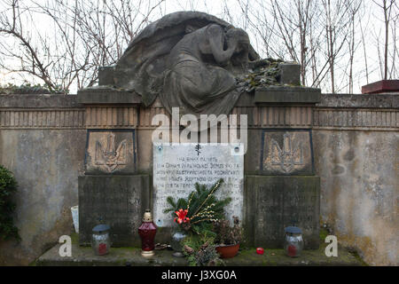 Monument à 154 soldats ukrainiens tombés lors de la Première Guerre mondiale au service de l'armée austro-hongroise et de l'armée russe ainsi que diminué pendant la guerre polono-ukrainien (1918-1919) au service de l'armée ukrainienne à la Galicienne cimetière central à Brno, République tchèque. Banque D'Images