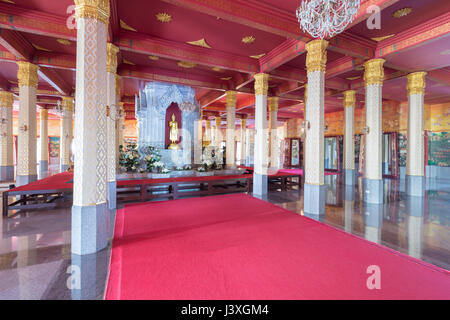 Phra Mahathat Chedi Phakdi Prakat, près de Bang Saphan, Thaïlande Banque D'Images