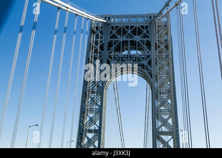 Avis de George Washington Bridge sur le fleuve Hudson. Close up Banque D'Images