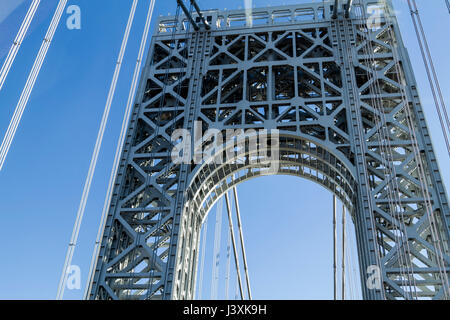 Avis de George Washington Bridge sur le fleuve Hudson. Close up Banque D'Images