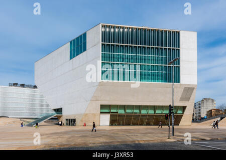 Maison de la musique Theatre à Porto, Portugal. Le théâtre a été conçu par l'architecte néerlandais Rem Koolhaas et ouvert en avril 2005, Banque D'Images